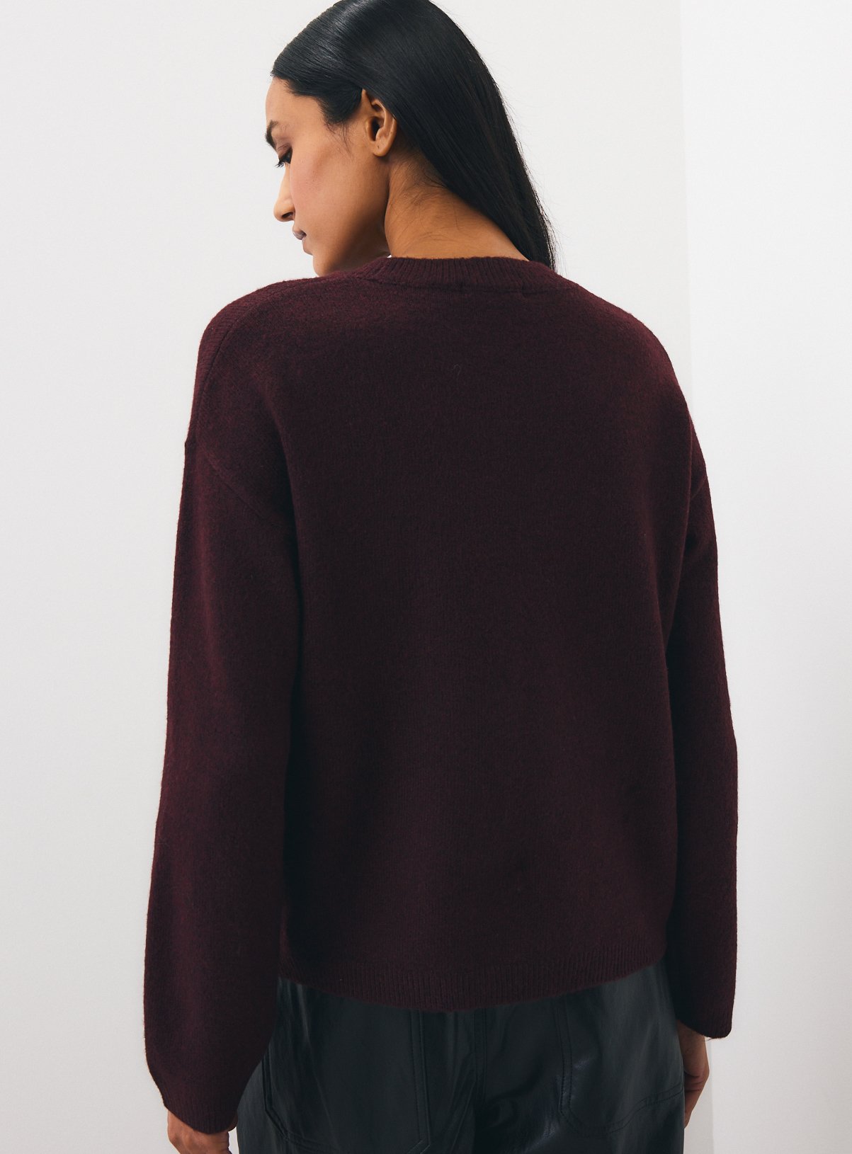 Dark Red Christmas Sequin Bow & Mistletoe Jumper XL - Image 4 thumbnail